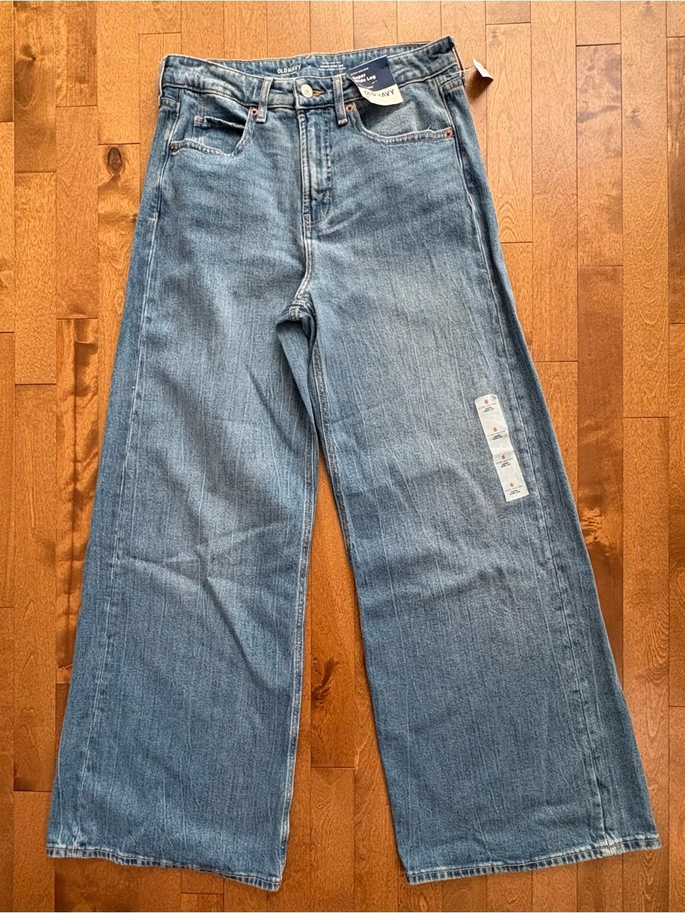 Old Navy Extra High-Rise Super Wide Leg Drapey Jeans (Size 6)